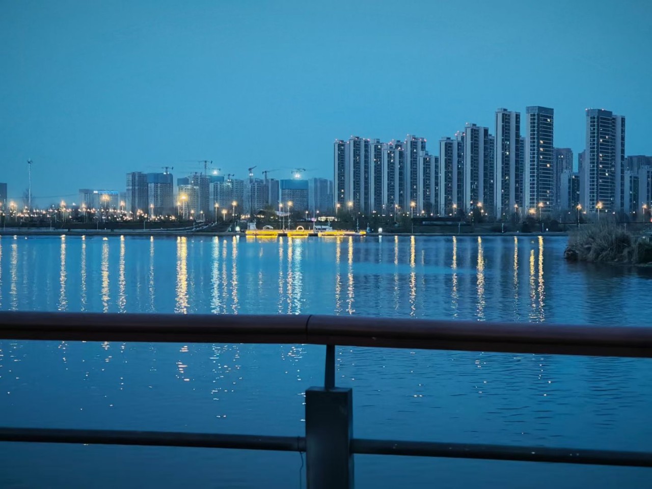 夜幕下的浐河