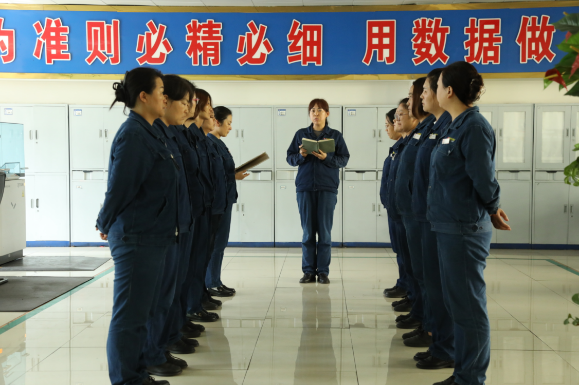 質(zhì)檢先鋒“娘子軍” 把關(guān)質(zhì)量建新功——記陜煤集團“巾幗建功示范崗”熒光分析班